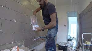 Par contre, sur du placo non hydro, il faut traiter avec un apprèt spécial afin d'étancher le placo. Faience Salle De Bain Youtube