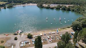 Ilatou présente une liste de plans d'eau idéals pour les activités nautiques et baignades en familles sur le 72. Plan D Eau De Reiningue Plage Et Detente Aquatique Autour De Mulhouse M2a