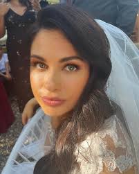 Can't get over how jaw dropping stunning my best friend is ❤️. So glad I  could work my magic