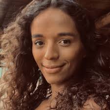 Stream Caroline Andrade music