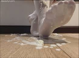 地瓜小盆友未流出白丝裸足踩酸奶【1V】【65.2MB百度云】 | 精选Porn