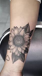Black And Grey Sunflower Tattoo Designs Black Gray Sunflower Tattoo C Tattoo Studio Ciudad Tattoo Mexico Sunflower Tattoos Stippling Tattoo Tattoos