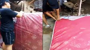 Kami rekomendasikan bagi anda yang memiliki masalah tulang punggung Tergiur Harga Murah Warga Beli Springbed Dari Pedagang Keliling Saat Dibongkar Malah Bikin Kaget Tribun Medan