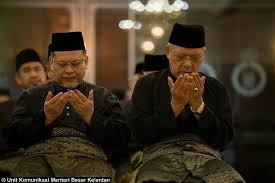 Pejabat menteri besar kelantan tampil memberi penjelasan yang padat. Senarai Menteri Besar Kelantan Timbalan Menteri Besar Dan Exco Kerajaan Negeri Kelantan Berita Parti Islam Se Malaysia Pas