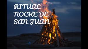 En esta festividad, en honor a san juan bautista, se celebra no solo la llegada del verano, sino que también se presenta un momento idóneo para conjurar la buena suerte a través de diferentes rituales, siendo el más popular y conocido lanzarse de espaldas al mar siete veces para atraer la salud, el. Rituales Para La Noche De San Juan Youtube