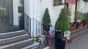 Watch the julien's auctions video, visit the julien's auction website, and read articles at the hollywood reporter, antique trader, and classic hollywood central. Fans Pay Tribute To Doris Day In Carmel