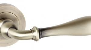 Pin Di Door Handle