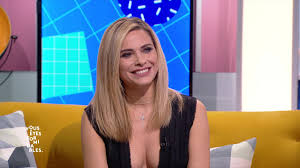 Les films X sont un épiphénomène dans ma carrière ! Clara Morgane, en  tournée avec son cabaret, revendique le droit de passer à autre chose