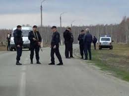 Погибли девять человек, согласно последним официальным данным. Strelba Na Baze Fso V Kazani 15 Aprelya 2016 Rukovoditel Tira Otkryl Strelbu Troe Ubity Video Topnews Ru