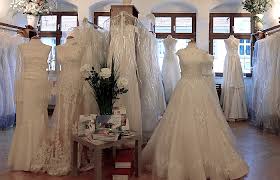 Der ultimative guide für eure hochzeitskleider. Brautmoden Und Festmoden Marion Hauser