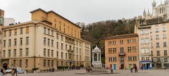 L'aide spécifique permet d'apporter une aide financière personnalisée à l'étudiant en difficulté. Les Internats Pour Lycees En France