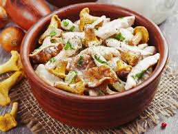 Fricassee De Poulet Aux Giroles Un Bon Petit Plat Mijote Aux Saveurs D Automne Recette Plats Mijotes Fricassee De Poulet Recettes De Cuisine