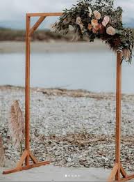 A photo backdrop stand makes taking great pictures at parties, events or even for a blog, easy! Wooden Backdrop Stand For Events Decor Essentials