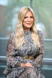 On the beverly hills, 90210 reboot, tori spelling is struggling to make ends meet, but what is a look at 'bh90210' star tori spelling's finances. What Is Tori Spelling S Net Worth How Much Does The Bh90210 Star Make
