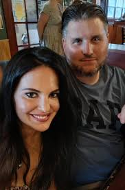 Can someone remove the lady from the background?