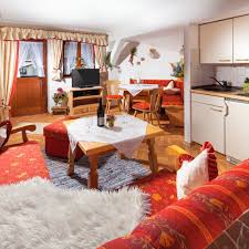 Fewo Watzmann Schralterlehen Schlafzimmer Mit Doppelbett Sitzecke Bettcouch