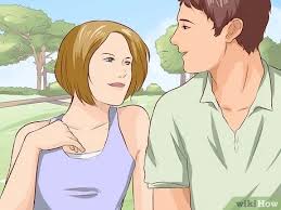 Hij kan een beetje onhandig zijn met zijn woorden of gedrag. Weten Of Iemand Je Leuk Vindt Wikihow