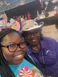 Ashley Callis (@ashkboo)