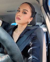 Off to deliver chicken to @princesaserenitymassageandspa for their official  opening 😍