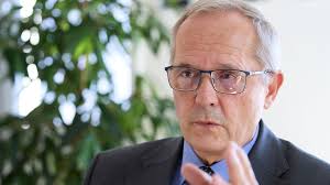 Der Nuntius Erzbischof Thomas Gullickson in der Bruderklausenkappelle in  Etzgen