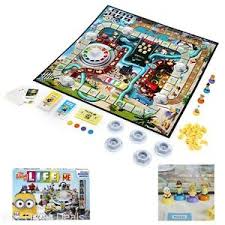 Un juego es la actividad que realiza uno o más jugadores, empleando su imaginación o herramientas para crear una situación con un número determinado de reglas, donde usualmente existen ganadores y perdedores con el fin de proporcionar entretenimiento o diversión, en muchas ocasiones. Nuevo Despicable Me Minion El Juego De La Vida Azul Diversion Familiar Juego De Tablero De Juego Ebay