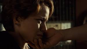 O Lobo Atrás da Porta