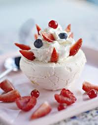 Vacherin Au Chocolat Blanc Et Aux Fruits Rouges Recette Delicieux Desserts Alimentation Chocolat Blanc