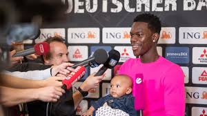 Ellen ziolo is the wife of nba player dennis schröder.according to clutchpoints, dennis is currently playing for the los angeles lakers in nba and previously played for atlanta hawks and the oklahoma city thunder.; Mit Baby Power Zur Wm Nba Star Schroder Will Grosses Erreichen Basketball Kicker