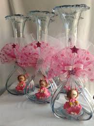 Adornos y recuerdos para bautismo sencillos y originales. Centros De Mesa Para Bautizo Arreglos Bonitos Modernos Y Originales Mesa De Bautizo Centro De Mesa Bautizo Baby Shower Decoracion Mesa