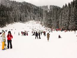Lodging and accommodation in poiana brasov, hotels, tourist attractions, ski and snowboard information, weather and snow poiana brasov was voted the most affordable european ski resort by telegraph.co.uk in 2008. Starea Partiilor De Schi Din Å£arÄ Sute De Turisti Se AflÄ SambÄtÄ In StaÅ£iunile De Pe Valea Prahovei Poiana Brasov Predeal Si JudeÅ£ul Sibiu