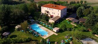 Toscana Am Meer Landgut Mit Pool Nur 5 Minuten Vom Strand In Montescudaio Italien Urlaub Mit Hund Ferienhaus Hund Ferien