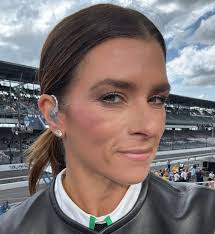 Racing expert Danica Patrick shares a selfie from Indy 500 qualifying. 😍❤️