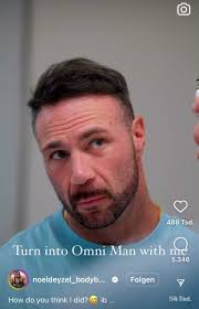 Omni-Man cosplay by bodybuilder and fitness influencer Noel Deyzel