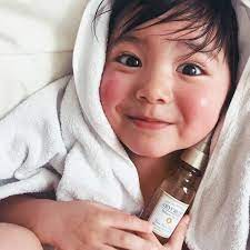 今日も 変わらず 丸いです オイルボディウォッシュに続き スプレータイプのバランシングオイルも使い始めました 顔 体 髪に使えてベタつかない無敵オイルミスト お風呂あがりにシュッと 乾燥してるな と思った時にシュッと ulzzang kids cute baby