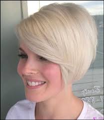 Wir zeigen dir, ob dir kurze haare stehen und präsentieren dir frisuren von stars, die den grossen cut gewagt haben. 50 Trendigste Kurze Blonde Frisuren Und Haarschnitte 2021 Long Bob Frisuren 2021 2020