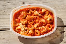In general, look for products that are under 400 calories, 5 g saturated fat, 600 mg sodium, and 50 g carbohydrate per frozen meal. Lean Cuisine Wikipedia