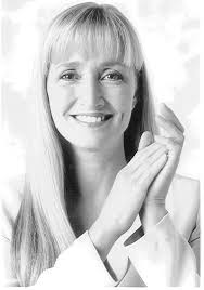 Elizabeth Stratton's Instagram, Twitter & Facebook