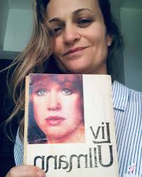 Liv Ullmann. En sus ojos el mundo. ¿Quién es la mujer de los ojos  melancólicos del libro de la mesita de luz de mi madre? Había un libro que  me llamaba poderosamente