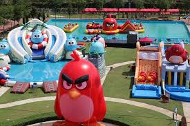 Taman tema dinosaur yang terletak di diamond coast, dataran 1malaysia ini adalah taman jurassic pertama di asia. Taman Tema Air Mudah Alih Angry Birds Pertama Di Dunia Kini Dibuka