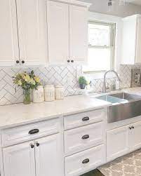 Best 100 White Kitchen Cabinets Decor Ideas For Farmhouse Style Design 67 Kitchen Cabinets Decor Kitchen Backsplash Designs Kitchen Design