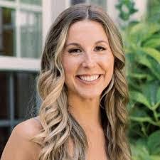 Kelley Carney's Instagram, Twitter & Facebook