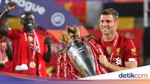 La premier league máxima categoría de fútbol ingles de clubes fundada en 17 de julio de 1991, siguiendo la decisión de los equipos de la football league first división actualmente. Ay Milner Burles Mu Antes De Levantar El Trofeo De La Liga Inglesa Noticias Ultimas