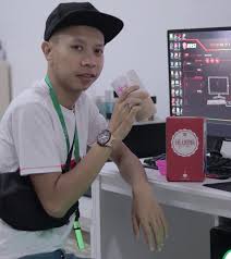 Kisah kali ini mengenai balasan terhadap suami yang meninggalkan isteri demi wanita yg lebih cantik.tajaan: Biodata Syahmi Sazli Bintang Youtube Malaysia Popular Iluminasi