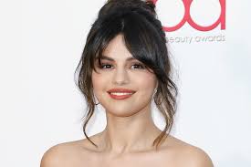 Selena Gomez Cut Her Hair Into the Most Stylish Curly Lob