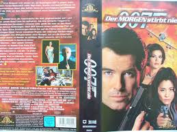 Kurzinhalt der britische medienmogul carver will durch manipulation und intrigen england in einen krieg mit china stürzen, denn schlechte nachrichten bringen geld. 007 James Bond Der Morgen Stirbt Nie Pierce Brosnan Kaufen Filmundo