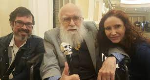 Médico e posteriormente diretor do hospital do servidor público até 1992, médico do hospital das clínicas até 1997, atuando desde então no laboratório clínico do hiae; Cientistas Criam Instituto Para Combater Gastos Publicos Em Pseudociencias Jornal O Globo