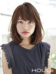 ミディアム40代のくせ毛の人に人気のくせ毛を生かした髪型10選 ロングヘア セミロング ミディアムヘア髪型総合情報 b cafe 髪型 40代 ヘアスタイル セミロング ヘアスタイル