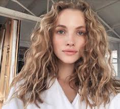 Just sweep some of your hair behind your ear and secure the section with hair pins. Long Curly Hairstyles 90s Curly Hair Naturally Curly Hairstyles Easy Curly Hairs Cute Curly Hairs Curly Hair Styles Naturally Hair Styles Curly Hair Styles