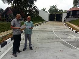 Here you will find one or more explanations in english for the word pengawal. Roketkini Ø¯Ø± ØªÙˆÛŒÛŒØªØ± Jalan Masuk 100m Pondok Pengawal Baru Di Kediaman Rasmi Speaker Dewan Rakyat Menelan Belanja Rm1 4 Juta Berita Menyusul Https T Co Weirpcqunx