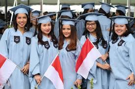 Belajar di luar negara memang seronok sebab dapat menimba pengalaman baru. 7 Alasan Kenapa Kamu Nggak Perlu Kuliah Di Luar Negeri